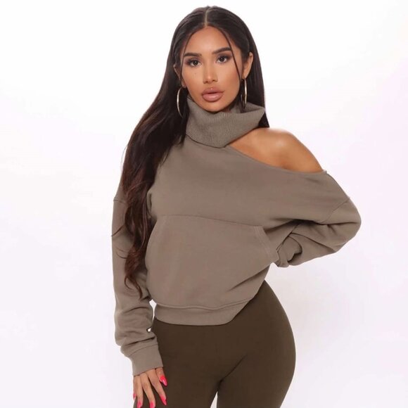 NWT Fashion Nova One By One Turtleneck Sweatshirt Oversized Cold Shoulder Small - Picture 1 of 4